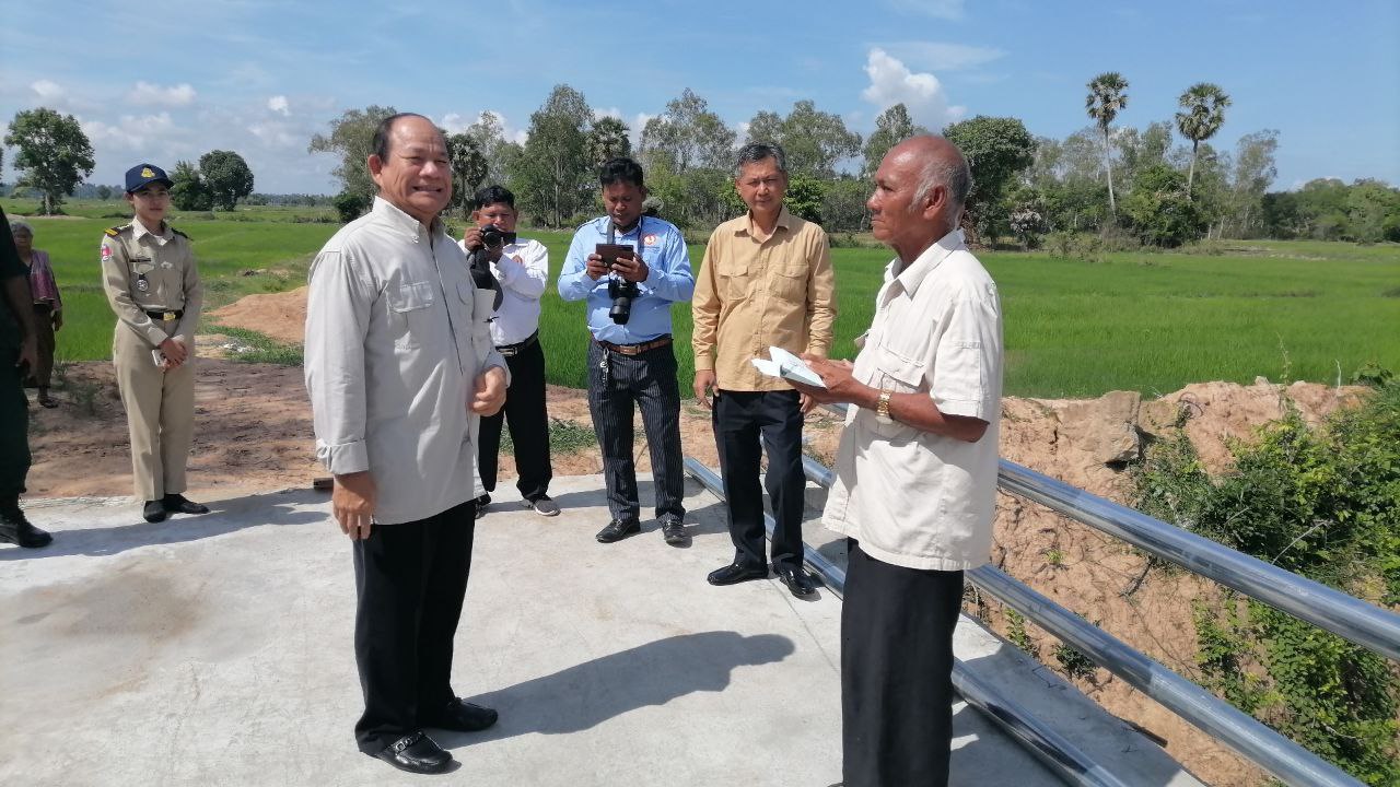 ឯកឧត្តមបណ្ឌិតសភាចារ្យ អ៊ុក រ៉ាប៊ុន ឧបត្ថម្ភថវិកាបន្ថែមបី​ពាន់​ដុល្លារ ជួយកសាងស្ពានព្រៃក្រាំងបន្ត