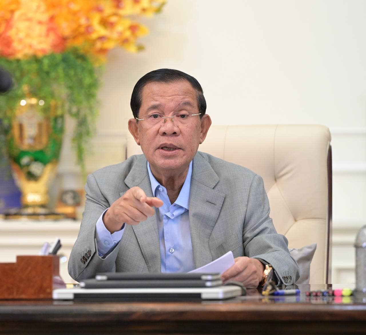 លោកជំទាវ ចម និម្មល រដ្ឋមន្ត្រីក្រសួងពាណិជ្ជកម្ម និងថ្នាក់ដឹកនាំព្រមទាំងមន្ត្រីរាជការនៃក្រសួងពាណិជ្ជកម្ម សូមប្រកាសគាំទ្រយ៉ាងពេញទំហឹងចំពោះសារពិសេសរបស់ សម្តេចតេជោ ហ៊ុន សែន ប្រធានព្រឹទ្ធសភា នៃព្រះរាជាណាចក្រកម្ពុជា ពាក់ព័ន្ធនឹងកិច្ចសហប្រតិបត្តិការអភិវឌ្ឍន៍តំបន់ត្រីកោណកម្ពុជា-ឡាវ-វៀតណាម (CLV-DTA)