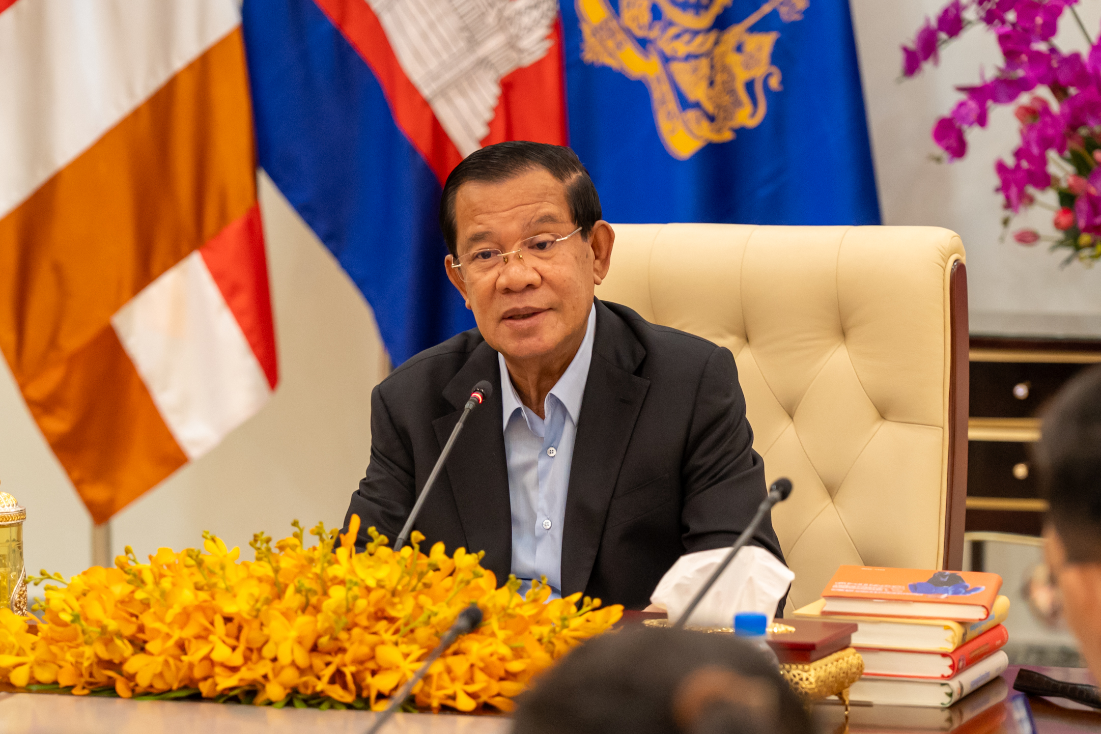 សម្ដេចតេជោ ហ៊ុន សែន អនុញ្ញាតឱ្យនិស្សិតជ័យលាភី អាហារូបករណ៍​ទៅសិក្សានៅជប៉ុន និងឆែក ចូលជួបសម្ដែងការគួរសម