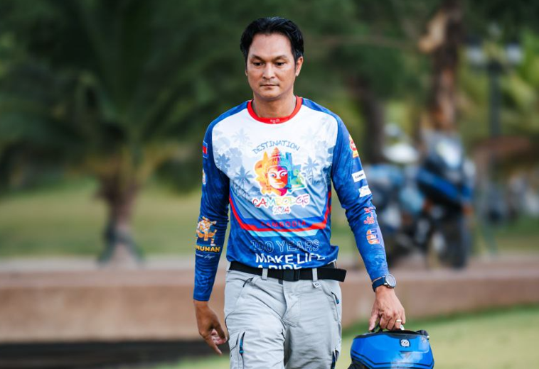 លោក អ៊ុ ប៊ុនរ៉េត ជិះម៉ូតូឆ្លងកាត់ ២២ប្រទេស ដើម្បីផ្សព្វផ្សាយអារិយធម៌ វប្បធម៌កម្ពុជាទៅកាន់ពិភពលោក