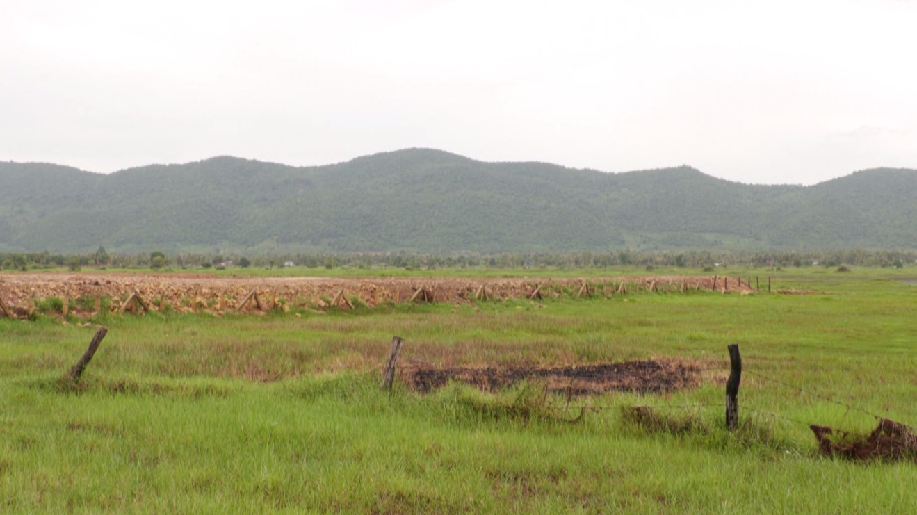 អាជ្ញាធរនិងមន្ទីរជំនាញណែនាំឲ្យពលរដ្ឋដែលបានចាក់ដីនិងសង់សំណង់រំលោភដីអាងទំនប់ម្លេចកាយនិងរុះរើចេញវិញ