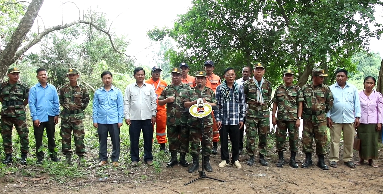 ប្រគល់អំណោយកាណូត,អាវពោងសុវត្ថិភាព និងប្រេងឥន្ធនៈ​របស់សម្ដេចធិបតីដល់រដ្ឋបាលនៅស្រុកសណ្ដាន់