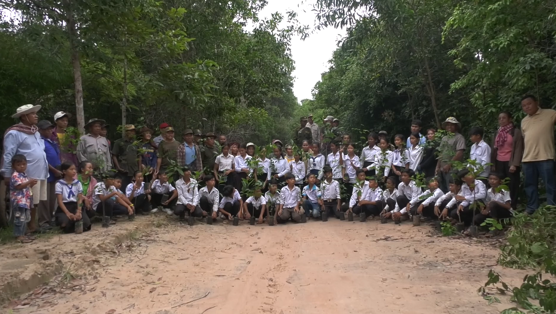 អង្គការសកម្មភាពដើម្បីអភិវឌ្ឍន៍ ដឹកនាំដាំកូនត្នោត និងកូនឈើលើផ្ទៃដី ៣០៨ហិកតា នៅឃុំសាលាវិស័យ
