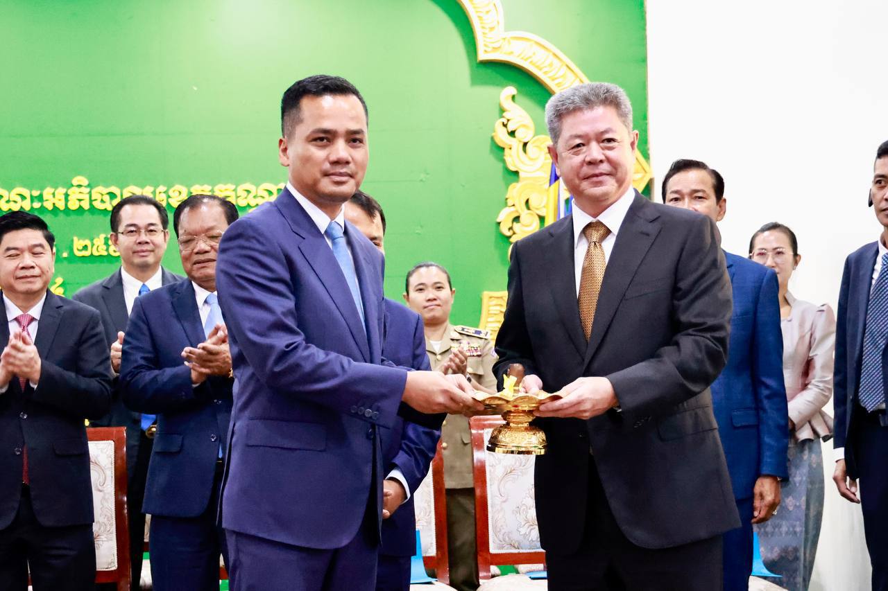 ឯកឧត្តមអភិសន្តិបណ្ឌិត ជំរុញឱ្យអភិបាលខេត្តកណ្តាលថ្មីពង្រឹងអភិបាលកិច្ច និងធ្វើទំនើបកម្មរដ្ឋបាលប្រកបដោយសមត្ថភាពខ្ពស់ ខ្លាំង វៃឆ្លាត និងស្អាតស្អំ