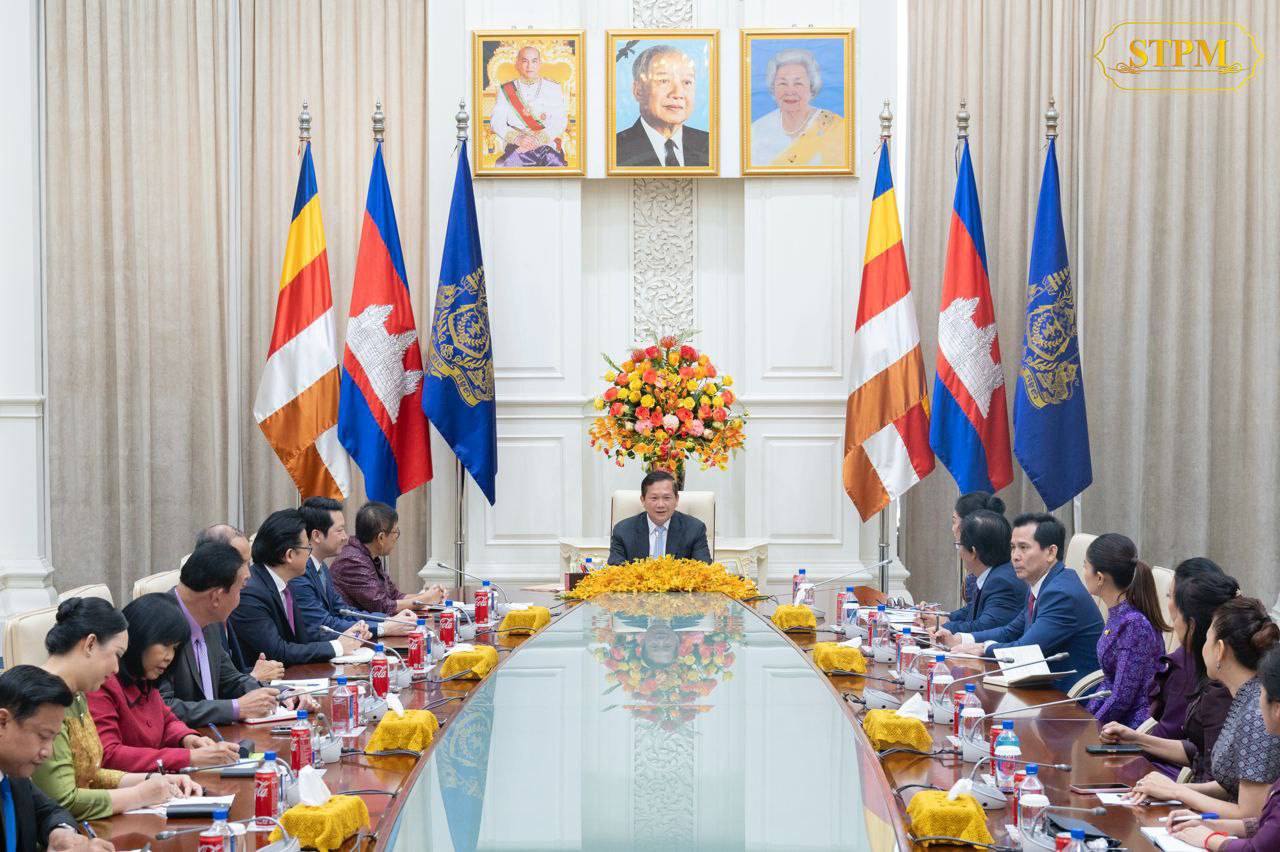 សម្តេចធិបតី ហ៊ុន ម៉ាណែត ជួបពិភាក្សាការងារជាមួយក្រុមប្រឹក្សាភិបាលសមាគមសិល្បករខ្មែរ