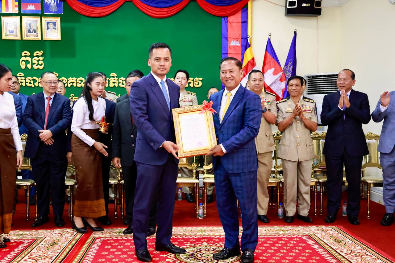 ឯកឧត្តមអភិសន្តិបណ្ឌិត ស សុខា ណែនាំអភិបាលខេត្តតាកែវថ្មី​ពង្រឹង​សមត្ថភាពមន្រ្តីផ្តល់សេវា ទាំងការទទួលខុសត្រូវ និងក្រមសីលធម៌