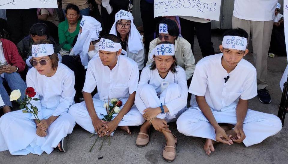 សំណុំប្រមាថអង្គព្រះមហាក្សត្រ និងរួមគំនិតក្បត់៖ តុលាការប្រកាសសាលក្រមផ្តន្ទាទោសមេក្លោង និងសកម្មជនមាតាធម្មជាតិដាក់ពន្ធនាគារពី ៦ឆ្នាំ ទៅ ៨ឆ្នាំ និងចេញដីកាបង្គាប់ឱ្យចាប់ខ្លួន