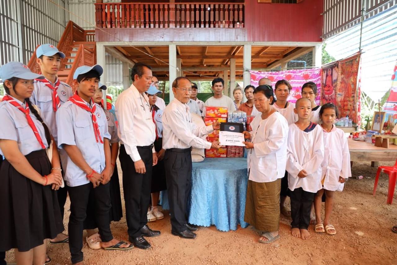 សម្តេចកិត្តិព្រឹទ្ធបណ្ឌិត ប៊ុន រ៉ានី ហ៊ុនសែន ចាត់តំណាងចូលរួមរំលែកទុក្ខក្រុមគ្រួសារ ដែលសមាជិកទទួលមរណភាពដោយផ្ទុះមីនតោន
