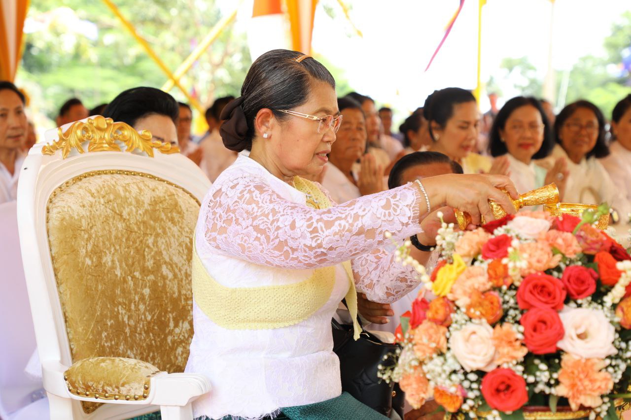 សម្តេច ម៉ែន សំអន អញ្ជើញបួងសួងសុំសេចក្ដីសុខជូនប្រទេសជាតិ នៅប្រាសាទភ្នំដា
