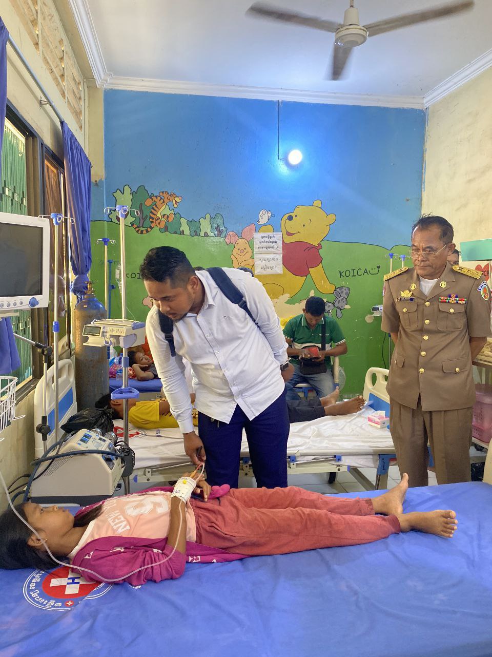 មួយគ្រួសារពុលត្រីក្រពត ត្រូវបានដឹកមកសង្គ្រោះនៅមន្ទីរពេទ្យបង្អែកខេត្តកំពង់ឆ្នាំង