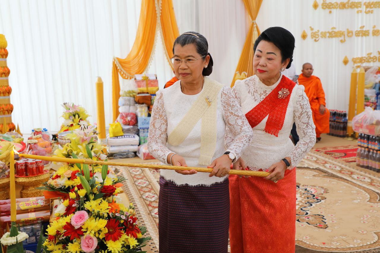 សម្តេច ម៉ែន សំអន អញ្ជើញប្រគេនទៀនព្រះវស្សាដល់វត្តចំនួន៣៨វត្តនៅខេត្តកំពង់ធំ