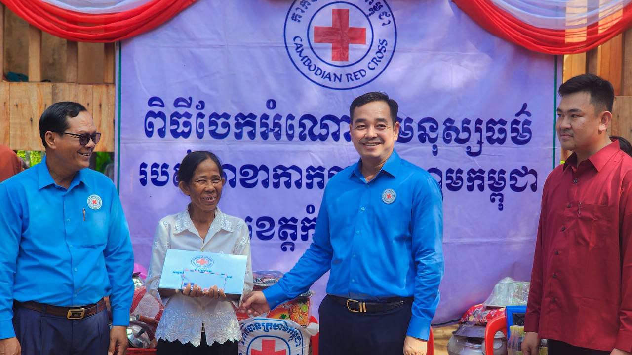 ផ្ទះមនុស្សធម៌ទី២០ និងទី២១ របស់សម្ដេចកិតិ្តព្រឹទ្ធបណ្ឌិត ប៊ុន រ៉ានី ហ៊ុន សែន ត្រូវបានប្រគល់​ជូនដល់ពលរដ្ឋ​នៅស្រុកកោះ​សូទិន
