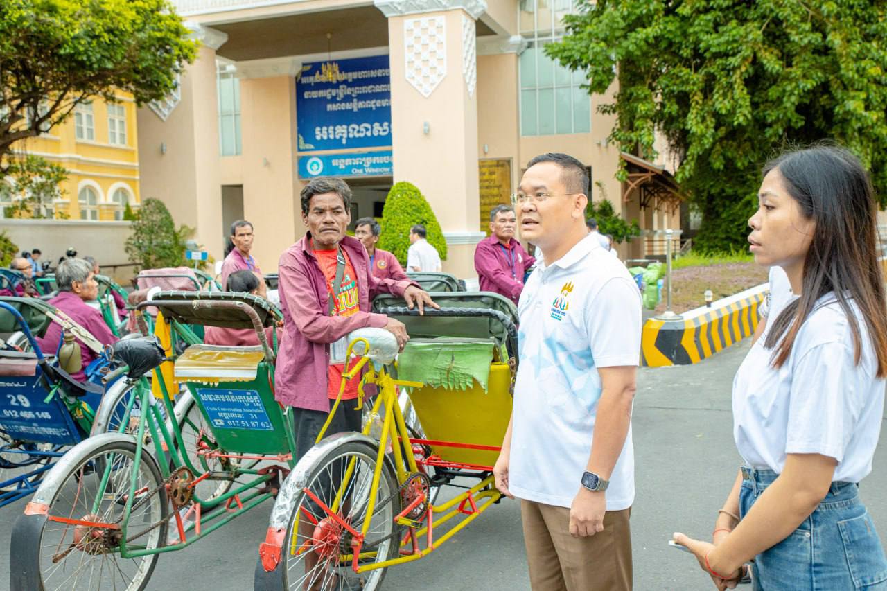 អ្នកធាក់ស៊ីក្លូ ក្នុងរាជធានីភ្នំពេញ ២៩៥នាក់ ទទួលបានប័ណ្ណសមធម៌ (ប. ស. ស)ដើម្បី អាចទៅពិនិត្យ និងព្យាបាលជំងឺដោយមិនអស់ប្រាក់នៅតាមមន្ទីរពេទ្យនានា