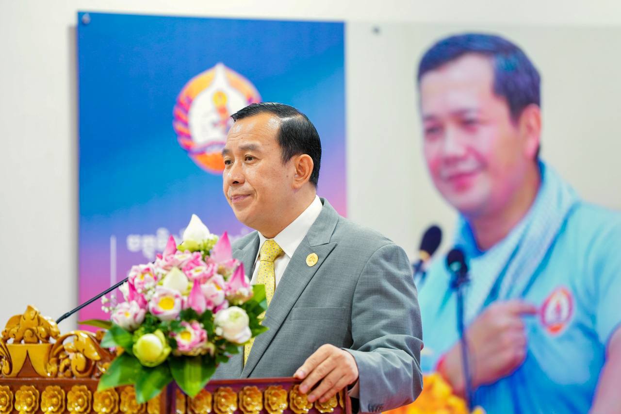 ឯកឧត្តម ហួត ហាក់ ណែនាំឱ្យសមាជិក សមាជិកាទាំងអស់របស់គណបក្ស ត្រូវប្រកាន់ខ្ជាប់នូវស្មារតីស្នេហាជាតិ ប្រជាជន និងគាំទ្រគណបក្សដោយឥតងាករេ