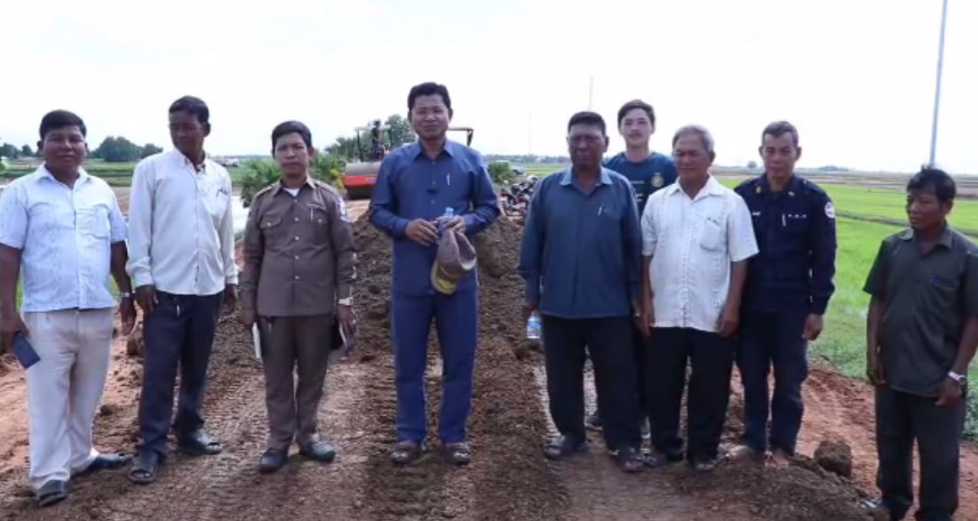 ផ្លូវលំប្រវែងជាងប្រាំគីឡូម៉ែត្រនៅស្រុកកំពង់ស្វាយត្រូវបានជួសជុលឡើងវិញ