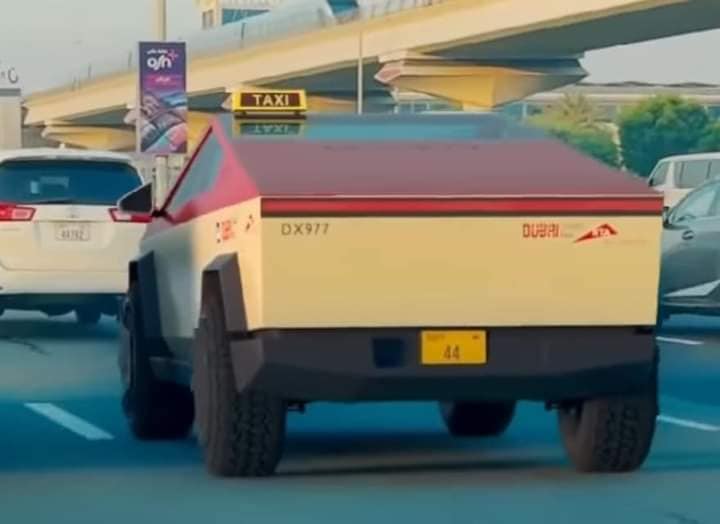 អារ៉ាប់ យក Tesla Cybertuck រត់តាក់ស៊ី