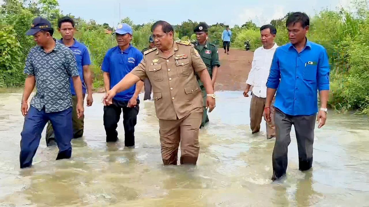 ខណៈជំនន់ទឹកភ្លៀងយាយីលើភូមិសាស្រ្តមួយចំនួន អភិបាល​ស្រុកគូលែនរំលឹកដល់មន្រ្តីមូលដា្ឋនឱ្យតាមដានស្ថានភាពឱ្យជាប់