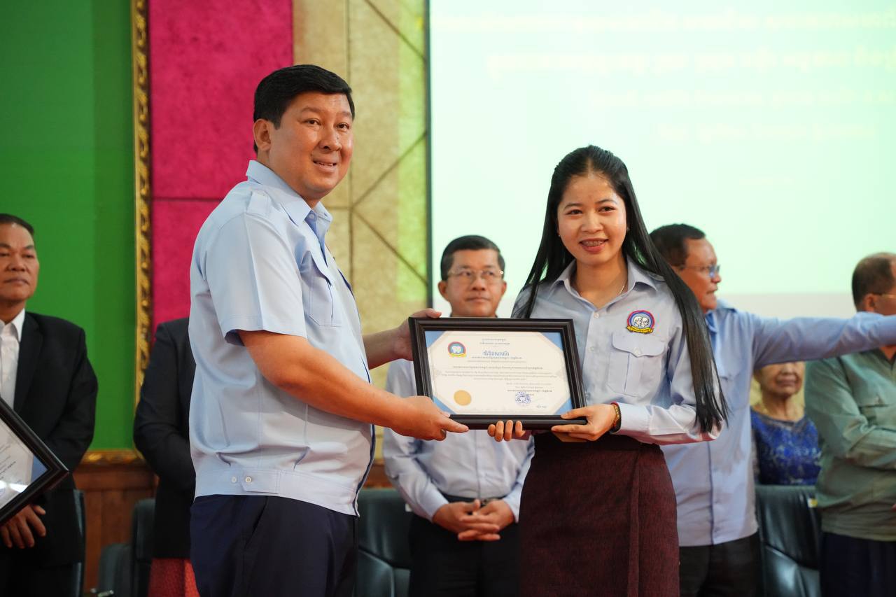 ឯកឧត្តមឧបនាយករដ្ឋមន្ត្រី សាយ សំអាល់ ៖ យុវជនត្រូវអភិវឌ្ឍន៍ខ្លួន​លើផ្នែកភាសា និងជំនាញវិជ្ជាជីវៈ រួមចំណែកអភិវឌ្ឍន៍កម្ពុជា