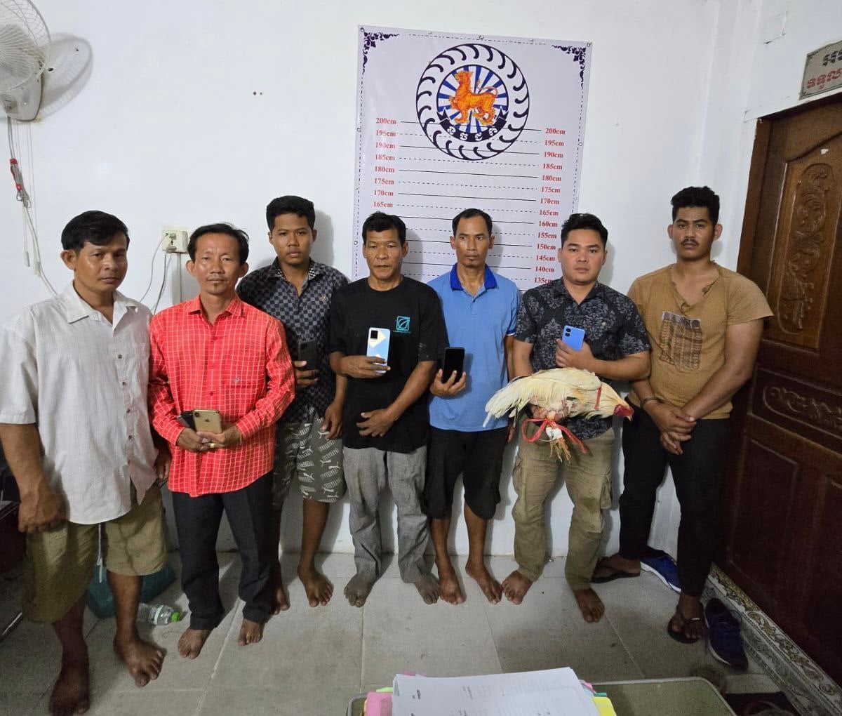 នគរបាលខណ្ឌឬស្សីកែវ ចុះបង្ក្រាបទីតាំងជល់មាន់មួយកន្លែង ឃាត់ខ្លួនមនុស្ស ៧នាក់