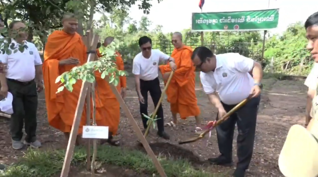 អភិបាលខេត្តស្ទឹងត្រែង៖ ផ្តើមចេញពីយើងទាំងអស់គ្នា សូមចូលរួមដាំដើមឈើ