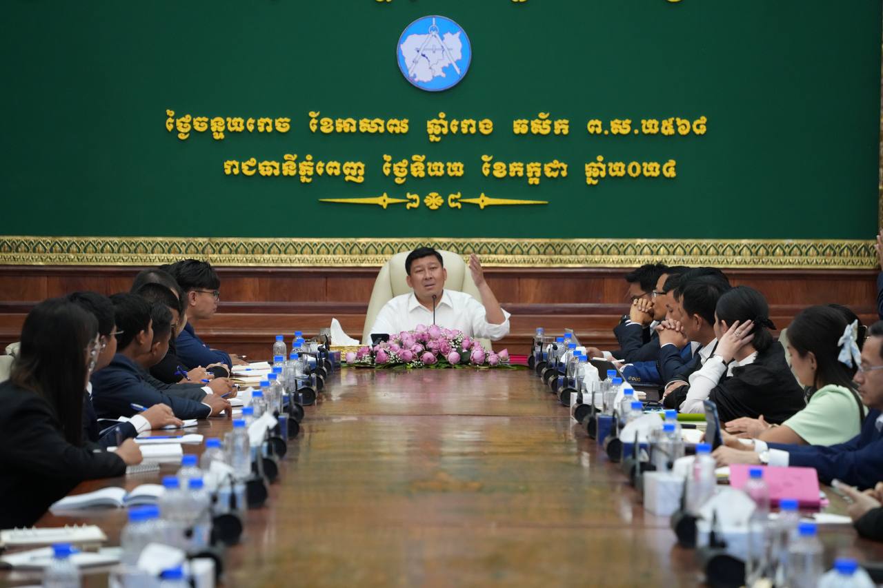 ប្អូនៗទាំងអស់គ្នា ត្រូវចូលរួមកសាងសហសម័យកម្ពុជាជាមួយគ្នា ជាសម័យដែលសង្គមកម្ពុជាមានអរិយធម៌ វប្បធម៌ ទំនៀមទំលាប់
