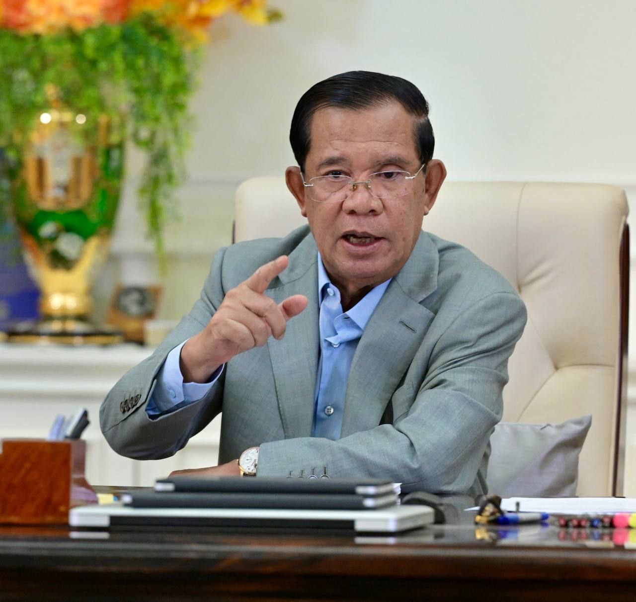 សម្តេចតេជោ ហ៊ុន សែន ព្រមានថា មិនមានករណីបន្ថូរបន្ថយទោសចំពោះអ្នកបំផុសបំផុលរឿងលក់ខេត្ត ៤ឱ្យទៅវៀតណាម