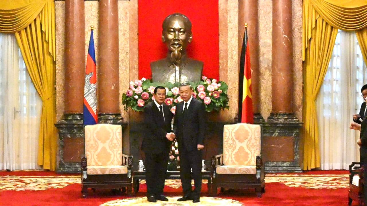 សម្តេចតេជោ ហ៊ុន សែន អញ្ជើញនិវត្តន៍មកដល់មាតុប្រទេសវិញដោយសុវត្ថិភាព