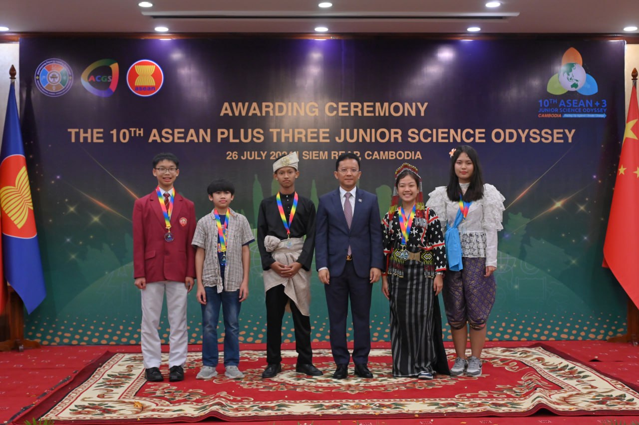 កម្មវិធីអាស៊ានបូកបី វិថីអ្នកវិទ្យាសាស្រ្តវ័យក្មេងលើកទី១០ ត្រូវបានបញ្ចប់ ដោយនវានុវត្តន៍ករវ័យក្មេងរួមគ្នាបង្កើតដំណោះស្រាយចំពោះការប្រែប្រួលអាកាសធាតុ