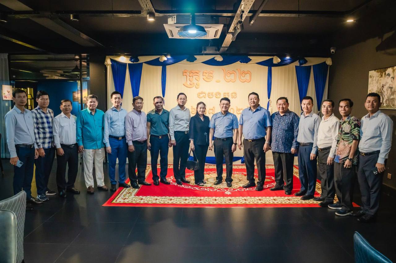 ក្រុម២២ មកពីជំនាន់ផ្សេងគ្នាជួបជុំគ្នាពិសាអាហារសាមគ្គី រំឭកអនុស្សាវរីយ៍នៃការខិតខំប្រឹងប្រែងតស៊ូជាមួយគ្នា