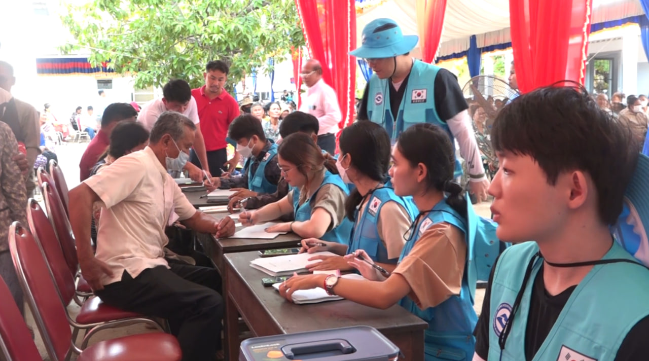 ប្រជាពលរដ្ឋខេត្តកំពង់ធំទទួលបានការពិនិត្យព្យាបាលជំងឺដោយឥតគិតថ្លៃ ពីក្រុមគ្រូពេទ្យស្ម័គ្រចិត្តកូរ៉េ