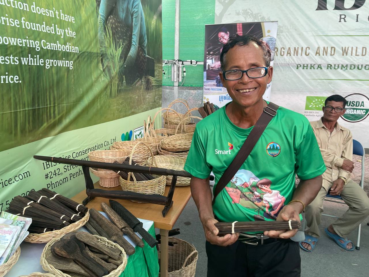 សហគមន៍តំបន់ការពារធម្មជាតិដែលនាំគ្នា ផលិតសម្ភារៈប្រពៃណី ធ្វើអំពីអនុផល ព្រៃ ឈើ កំពុងស្វះស្វែងរកទីផ្សារបន្ថែម