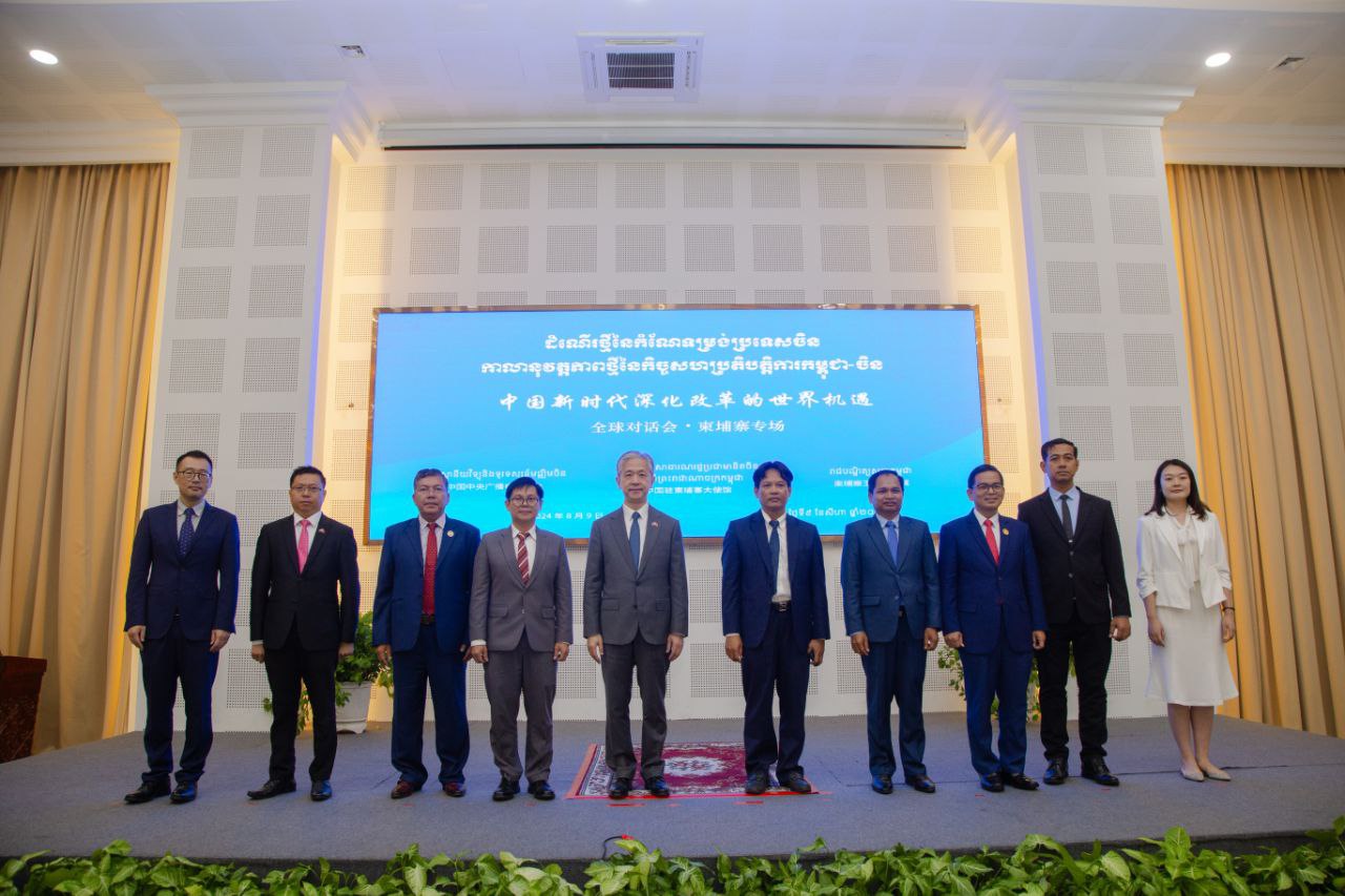 ថ្នាក់ដឹកនាំកម្ពុជា-ចិន តែងពូនជ្រុំរក្សាទំនាក់ទំនងឱ្យកាន់តែមានភាពល្អប្រសើរ និង​ពលរដ្ឋប្រទេសទាំងពីរ ក៏បានផ្សារភ្ជាប់លើវប្បធម៌ប្រពៃណី និង វិស័យសេដ្ឋកិច្ច​យូរលង់មកហើយ