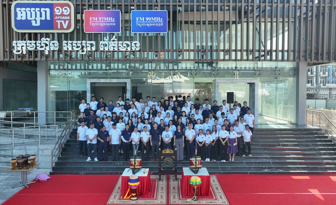 ថ្នាក់ដឹកនាំ បុគ្គលិកក្រុមហ៊ុនអប្សរាព័ត៌មាន និងក្រុមហ៊ុន អប្សរាមេឌា សឺវីស អបអរសាទរគាំទ្រការបើកការដ្ឋានសាងសង់ព្រែកជីក ហ្វូណន តេជោ