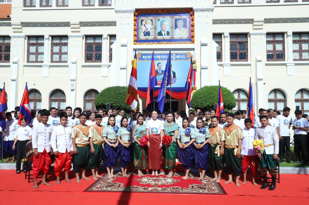 ក្រុមប្រឹក្សារដ្ឋបាលរាជធានីភ្នំពេញ អបអរសាទរយ៉ាងគគ្រឹកគគ្រេង ការបេីកការដ្ឋានសាងសង់ “ព្រែក ជីកហ្វូណនតេជោ “