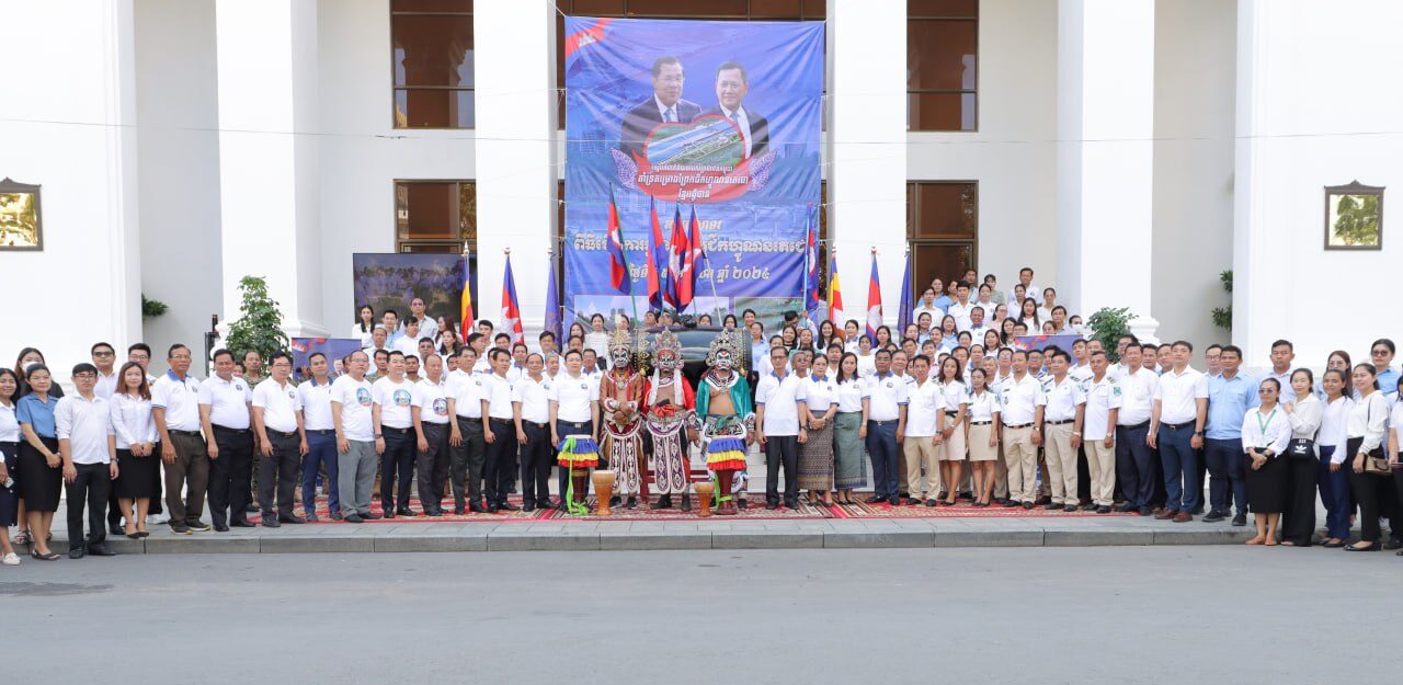 ថ្នាក់ដឹកនាំ មន្ត្រីរាជការ មន្ត្រីឧទ្យានុរក្ស នៃក្រសួងបរិស្ថានសូមគាំទ្រយ៉ាងពេញទំហឹង ការបើកការដ្ឋានសាងសង់ព្រែកជីកហ្វូណនតេជោ