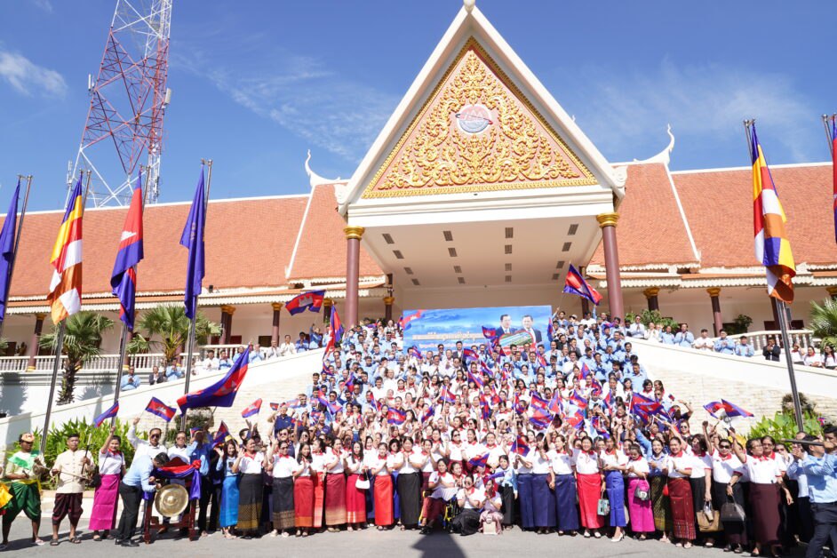 ក្រសួងព័ត៌មាន ប្រារព្ធពិធីអបអរសាទរការបើកការដ្ឋានគម្រោងព្រែកជីកហ្វូណនតេជោដែលនឹងក្លាយជាកេរមរតកដ៏មានគុណតម្លៃជាប្រវត្តិសាស្ត្រសម្រាប់កូនចៅជំនាន់ក្រោយ