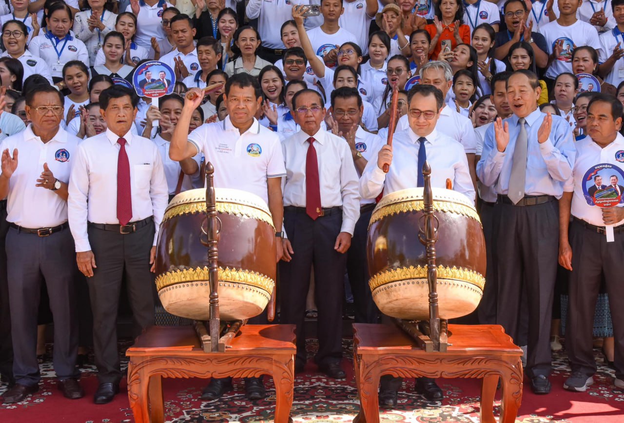 ថ្នាក់ដឹកនាំ មន្ត្រីបុគ្គលិកធនាគារជាតិនៃកម្ពុជា ប្រារព្ធពិធីអបអរសាទ គម្រោងសាងសង់ព្រែកជីកហ្វូណនតេជោ