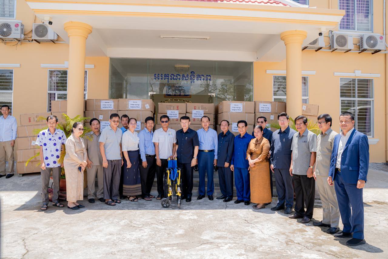 ឯកឧត្តម រដ្ឋមន្ត្រី នេត្រ ភក្ត្រា ផ្តល់រទេះរុញចំនួន១០៨ ជូនដល់មណ្ឌលសុខភាពនិងប៉ុស្តិ៍សុខភាពទាំង ៥៤ នៅទូទាំងខេត្កក្តចេះ ដើម្បីឱ្យការផ្តល់សេវាសុខាភិបាលជូនប្រជាពលរដ្ឋបានល្អប្រសើរ