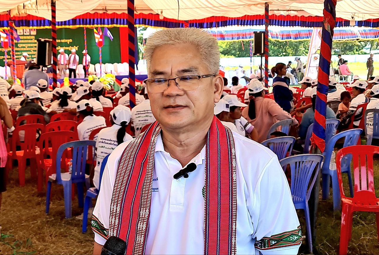 ប្រធានសម្ព័ន្ធយុវជនស្រឡាញ់សន្តិភាពខេត្តបាត់ដំបងថ្កោលទោសទង្វើជនក្បត់ជាតិដែលញុះញង់ពលរដ្ឋ ឲ្យប្រឆាំងរាជរដ្ឋាភិបាលស្របច្បាប់