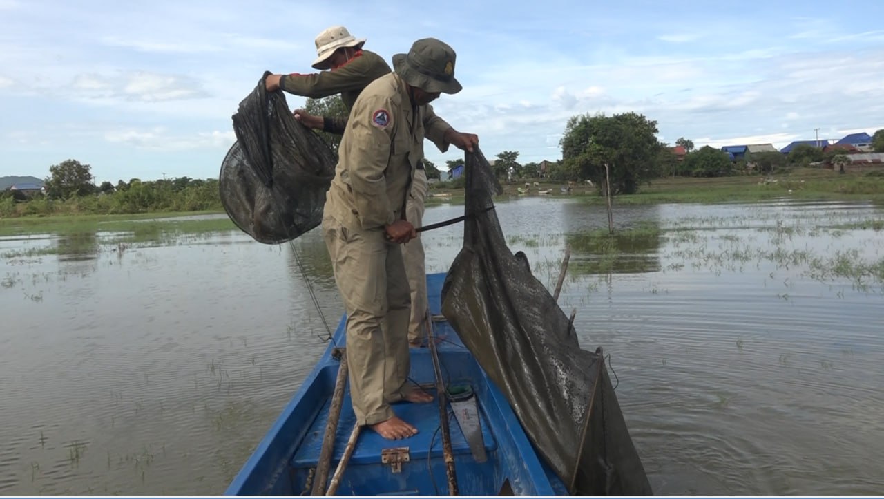 កម្លាំងសមត្ថកិច្ចចម្រុះខេត្តកំពង់ឆ្នាំង បង្ក្រាបបទល្មើសជលផល​នៅភូមិកោះកែវ