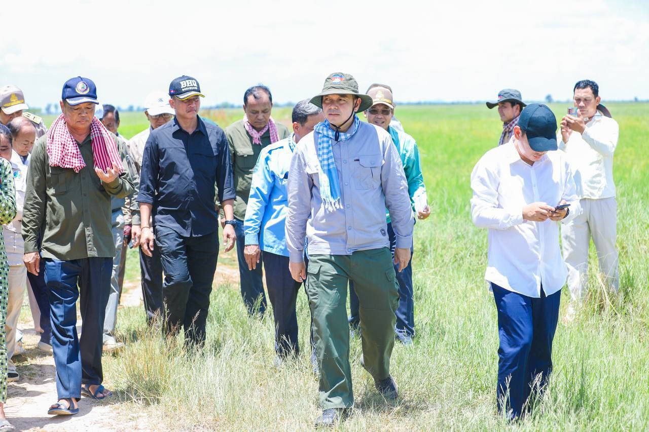 អភិបាលខេត្តកំពង់ចាម ចុះពិនិត្យនិងដោះស្រាយទឹក​ជូនកសិករ​ជាង៣០០ ហិកតា