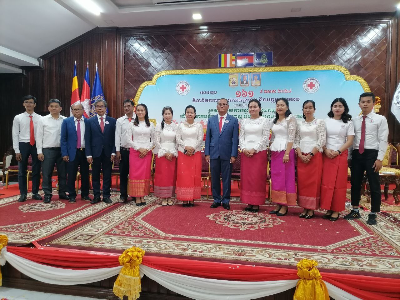 សាខាកាកបាទក្រហមកម្ពុជាខេត្តកំពង់ឆ្នាំងទទួលថវិកាជាង ១៣ ម៉ឺនដុល្លារ ពីការប្រារព្ធទិវាពិភពលោកកាកបាទក្រហម ​និង​អឌ្ឍចន្ទ​ក្រហម