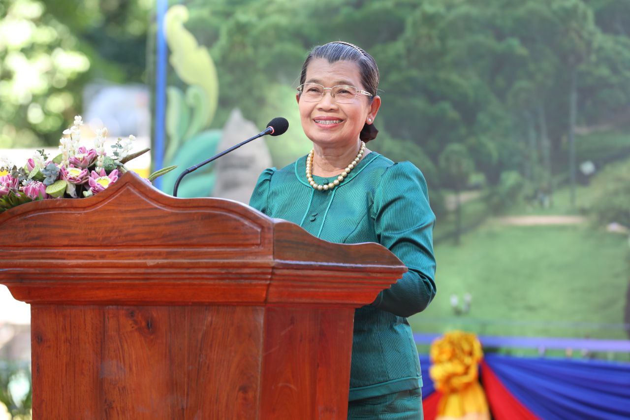 សម្តេចកិត្តិសង្គហបណ្ឌិត ម៉ែន សំអន កោតសរសើរ ប្រធានសមាគមសល្បិករខ្មែរ ដែលបានរៀបចំព្រឹត្តិការណ៍”ស្នាមញញឹមកម្ពុជា” ដើម្បីបង្ហាញដល់ពិភពលោក