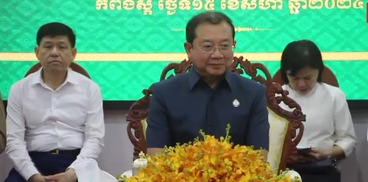 រដ្ឋមន្ត្រីក្រសួងសុខាភិបាល អញ្ជើញសួរសុខទុក្ខមន្ត្រីសុខាភិបាល និងអ្នកជំងឺ នៅមន្ទីរពេទ្យខេត្តកំពង់ស្ពឺ