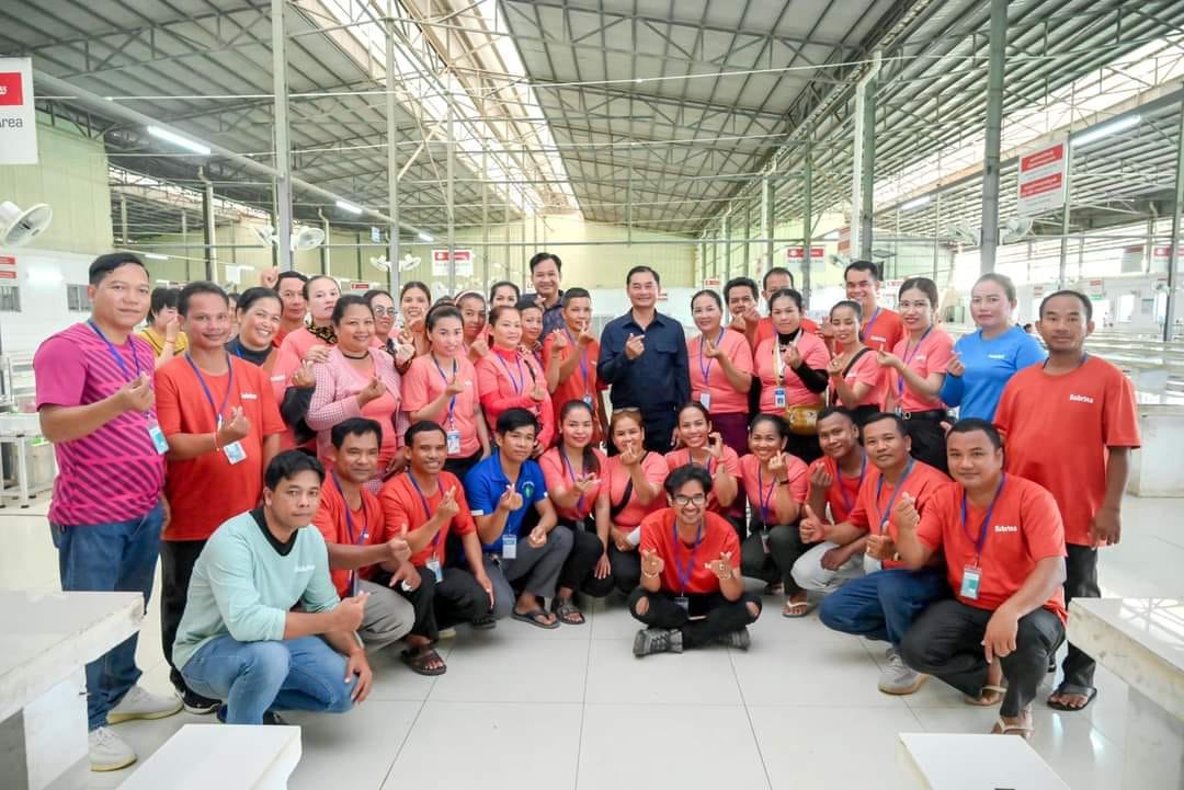 ពិធីសំណេះសំណាលជាមួយកម្មកររោងចក្រសាប្រ៊ីណា ៦.០០០​នាក់នៅខេត្តកំពង់ស្ពឺ