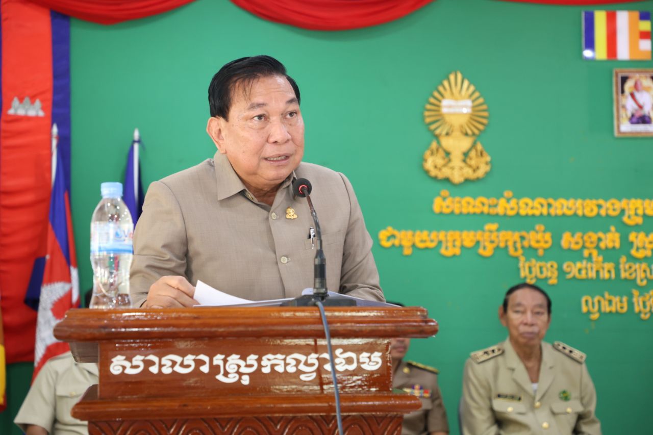 ក្រុមសមាជិកព្រឹទ្ធសភាប្រចាំភូមិភាគទី៣ ជួបសំណេះសំណាលជាមួយក្រុមប្រឹក្សាឃុំ សង្កាត់ ស្មៀន និងនាយប៉ុស្តិ៍នគរបាលរដ្ឋបាល នៃស្រុកល្វាឯម ក្រុងអរិយក្សត្រ និងស្រុកខ្សាច់កណ្តាល