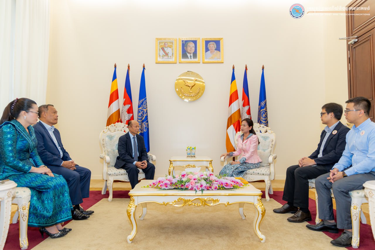 ក្រសួងប្រៃសណីយ៍និងទូរគមនាគមន៍ នាំយកថវិកាចំនួន ១៥០លាន និង ៣៧៥ ជូនមូលនិធិគន្ធបុប្ផាកម្ពុជា តាមរយៈយុទ្ធនាការ “១ម៉ឺនរៀល ១ម៉ឺននាក់” ឆ្នាំ២០២៤ សម្រាប់កុមារកម្ពុជា