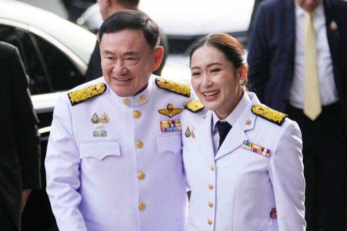 អតីតនាយករដ្ឋមន្ត្រីថៃ លោក Thaksin មកដល់ទីស្នាក់ការគណបក្សភឿថៃក្នុងក្រុងបាងកក