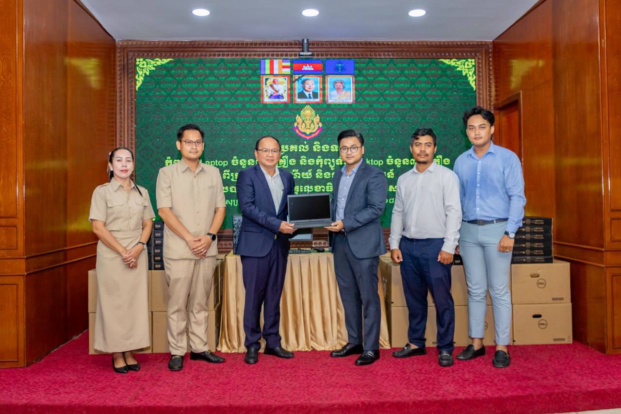 ក្រសួងប្រៃសណីយ៍ និងទូរគមនាគមន៍ ប្រគល់កុំព្យូទ័រ ចំនួន ៦០គ្រឿង ជូនអគ្គលេខាធិការដ្ឋានព្រឹទ្ធសភា