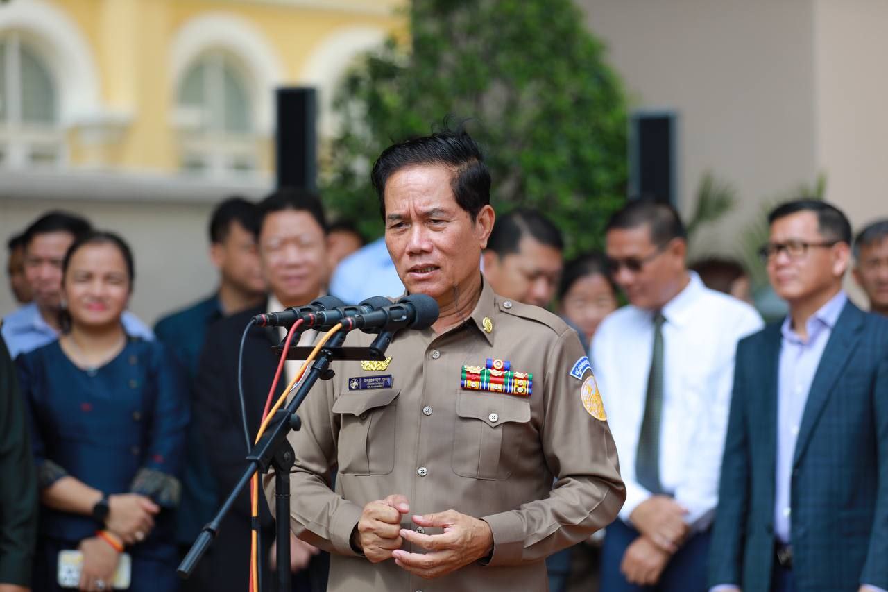 ឯកឧត្តម ឃួង ស្រេង អរគុណ ក្រុមការងារកងពលតូច ង៧០ ដែលបានសហការ​ជាមួយ ក្រុមការងាររដ្ឋបាលរាធធានីភ្នំពេញ ចុះបាញ់ថ្នាំសម្លាប់មូស